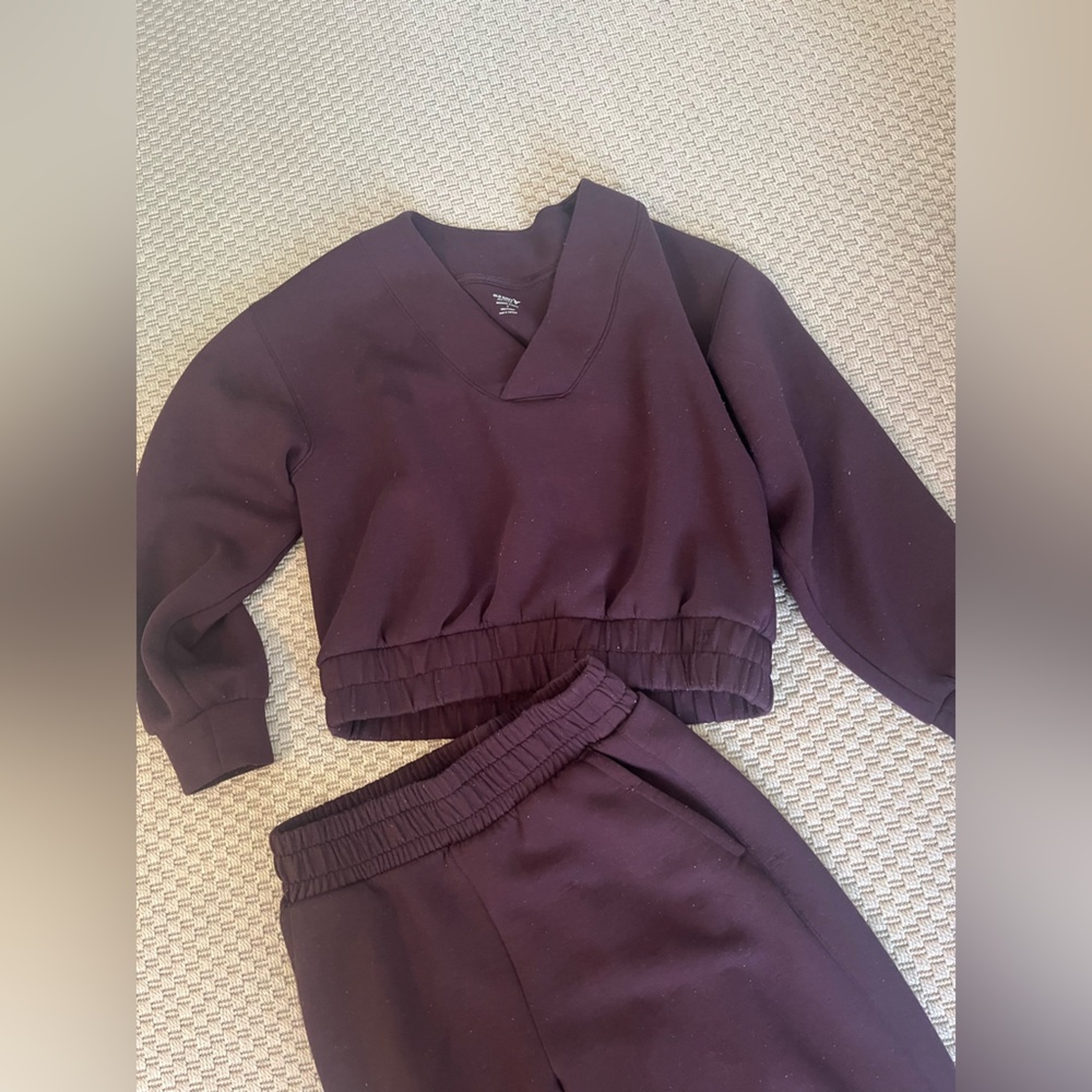Old Navy Bounce Fleece V Neck Sweatshirt S and Sweatpants M Set in Boxwood - Picture 6 of 6